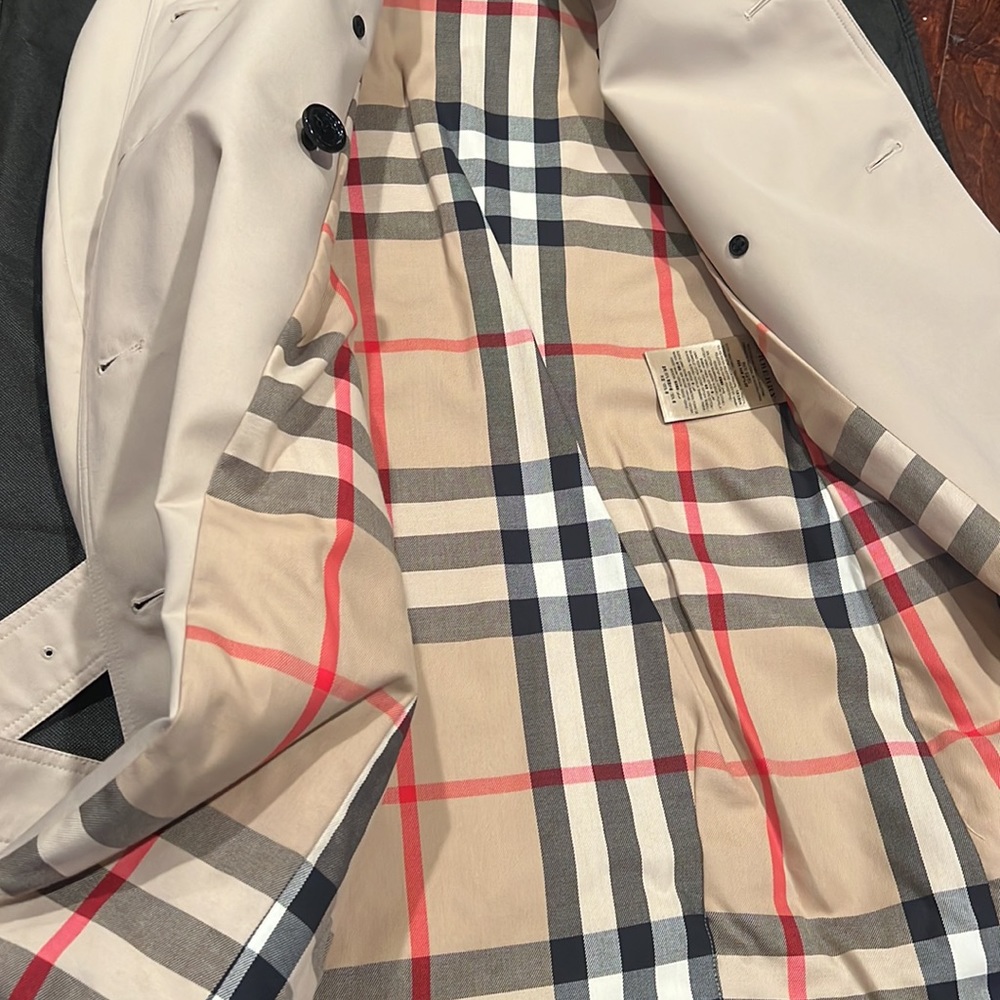 SOLD!! Authentic Burberry harbourne trench coat size 4 - Picture 9 of 14